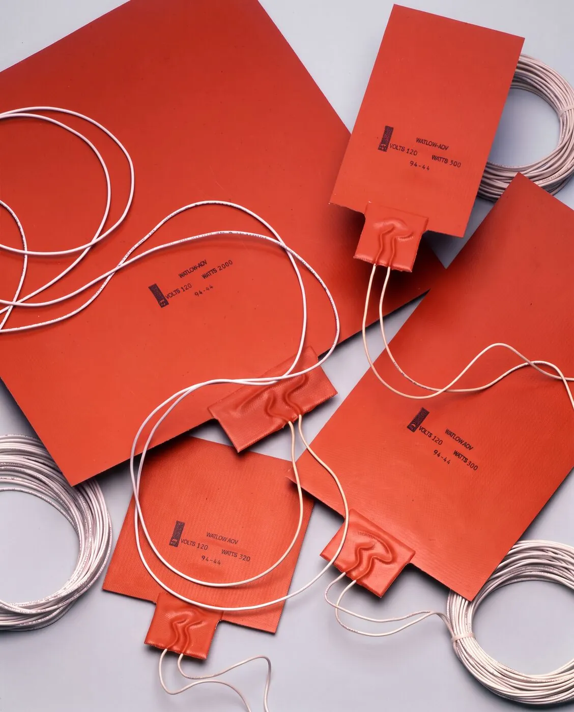 Silicone heat mats with leads
