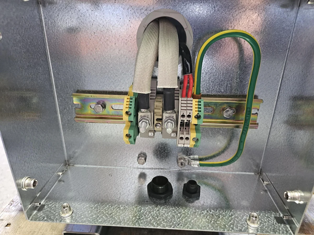 Braking resistor terminal box showing power connections and green-yellow earth wiring